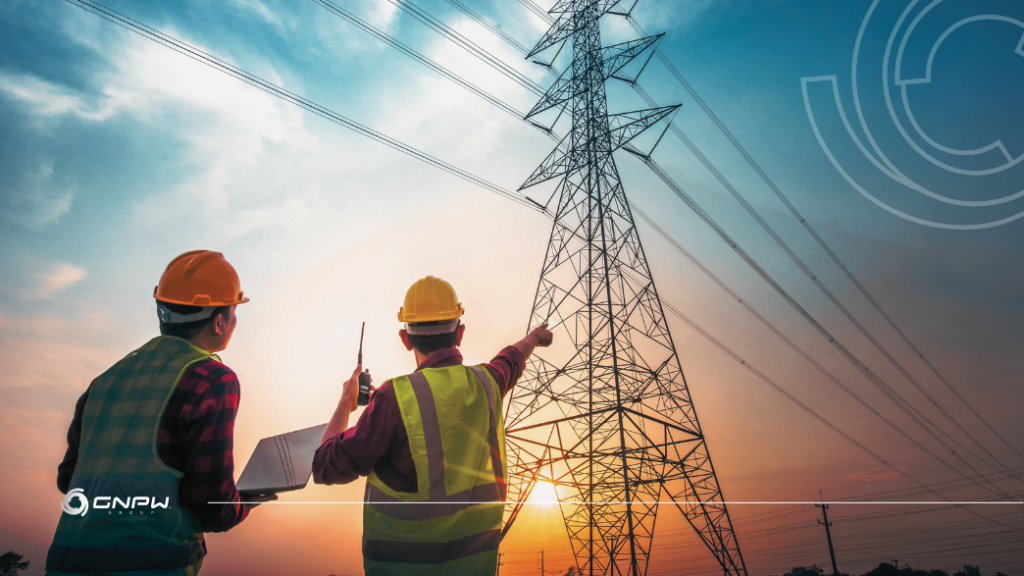 As Debêntures de Infraestrutura e o impacto no setor elétrico As Debêntures são um meio para a captação de recursos financeiros. Veja o que são as Debêntures de Infraestrutura e o seu impacto para o setor elétrico. O que são as Debêntures de Infraestrutura? Em julho de 2021, foi aprovado pela Câmara dos Deputados o Projeto de Lei nº 2.646 de 2020, conhecido como o PL das Debêntures. Agora o projeto aguarda votação no Senado Federal. Uma debênture é um título de dívida emitido por empresas que oferecem direito de crédito ao investidor. Ou seja, ela funciona como um empréstimo feito para que as companhias consigam realizar os seus planos e quem detém a debênture assegura direito de crédito. A principal novidade apresentada pelo Projeto de Lei foi a criação de uma nova categoria de debêntures incentivadas, as chamadas debêntures de infraestrutura. O PL em tramitação tem o objetivo de ampliar as possibilidades de financiamento para projetos de infraestrutura no Brasil. Esses investimentos são fundamentais para a retomada do crescimento econômico do país em um cenário pós-pandemia, com a geração de emprego e renda.